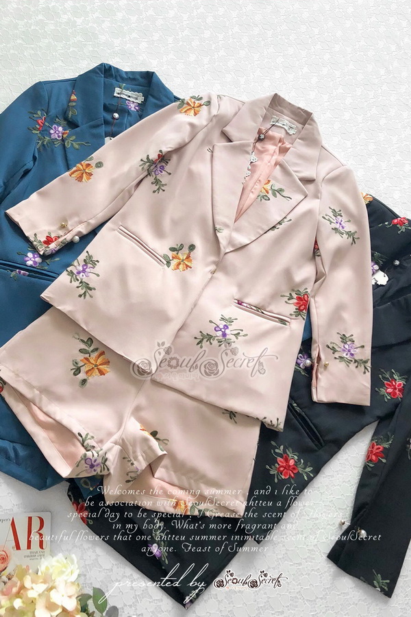 เสื้อสูทโทนสีดำคลาสสิค สีฟ้าครามวินเทจๆ สีชมพูสดใสหวานๆ