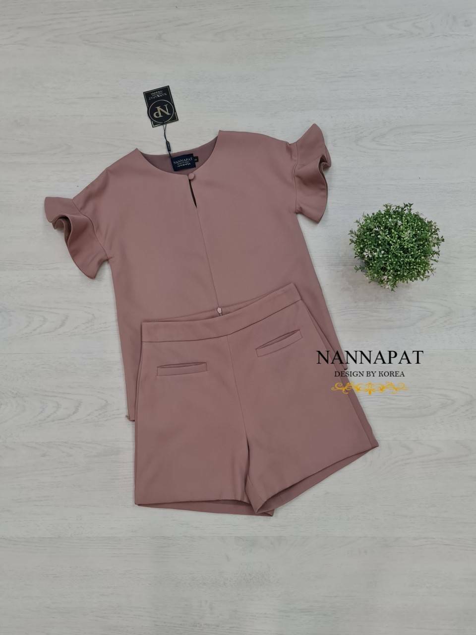 เสื้อซิปข้าง แต่งกระดุมคอ