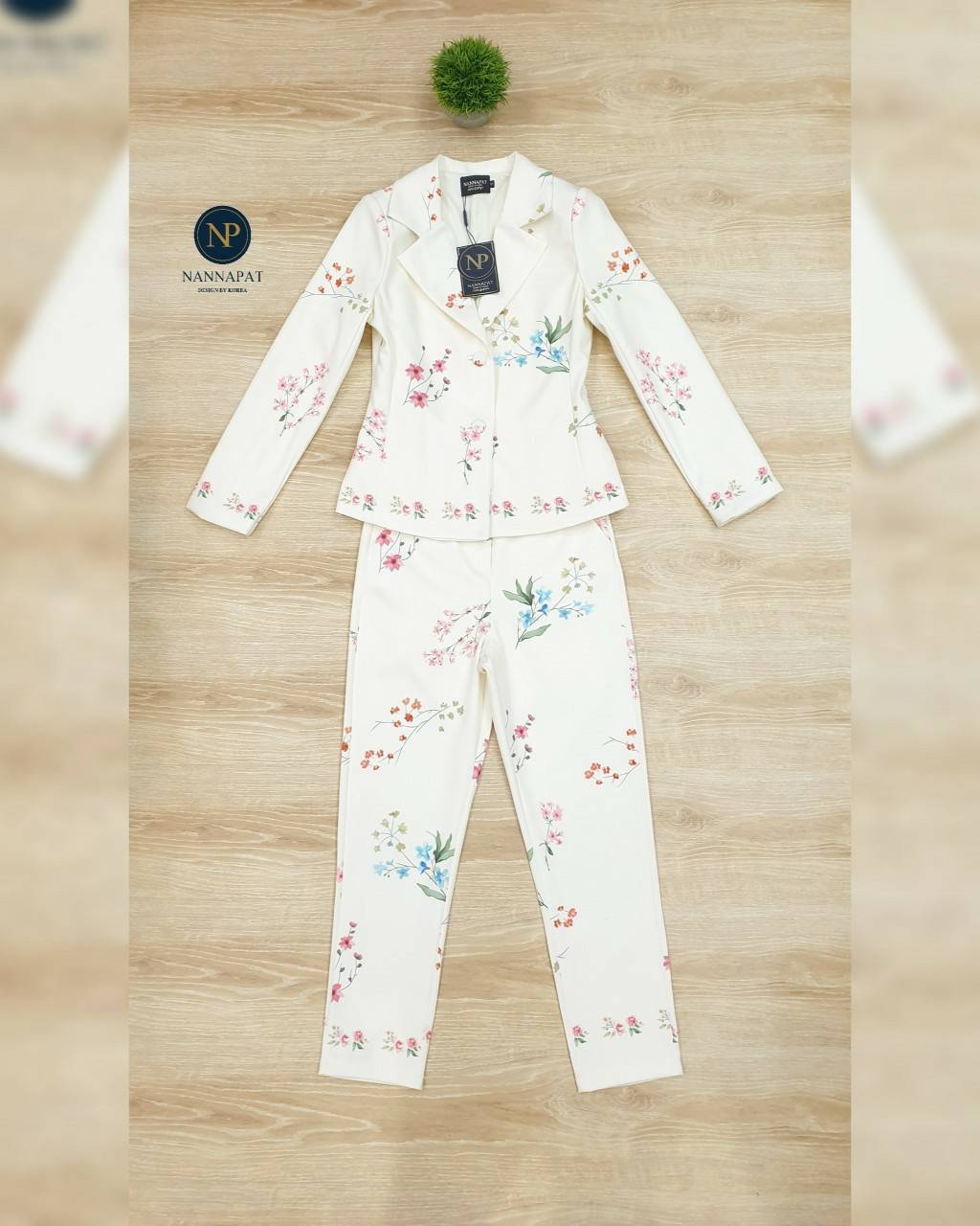 เสื้อทรงสูทกระดุมหน้าพร้อมกางเกง