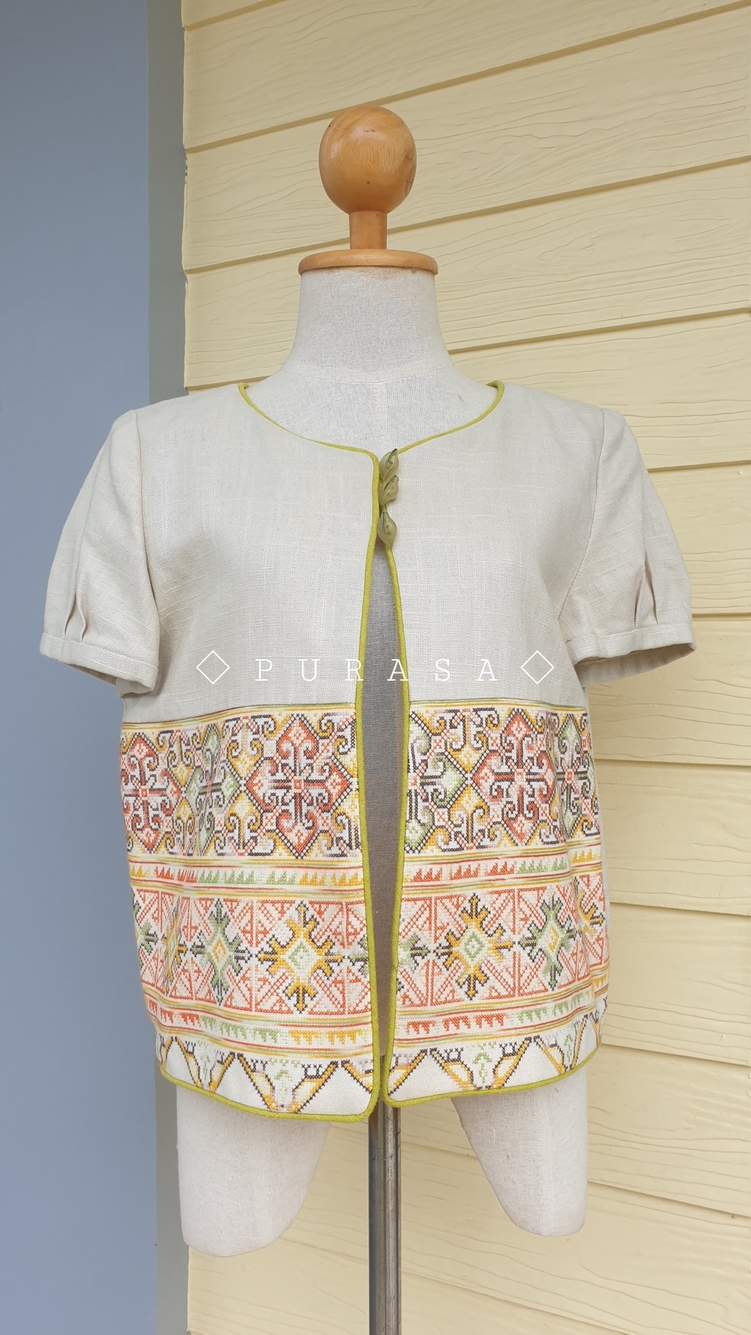 เสื้อแต่งผ้าปักชาวเขา