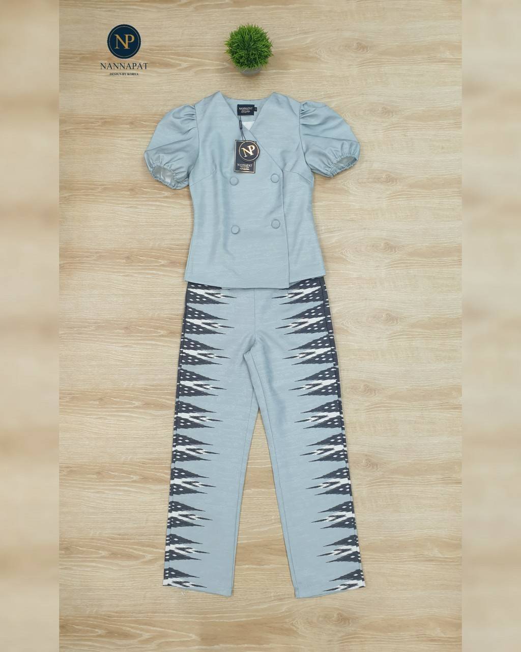 เสื้อกระดุมหน้าแขนตุ๊กตา