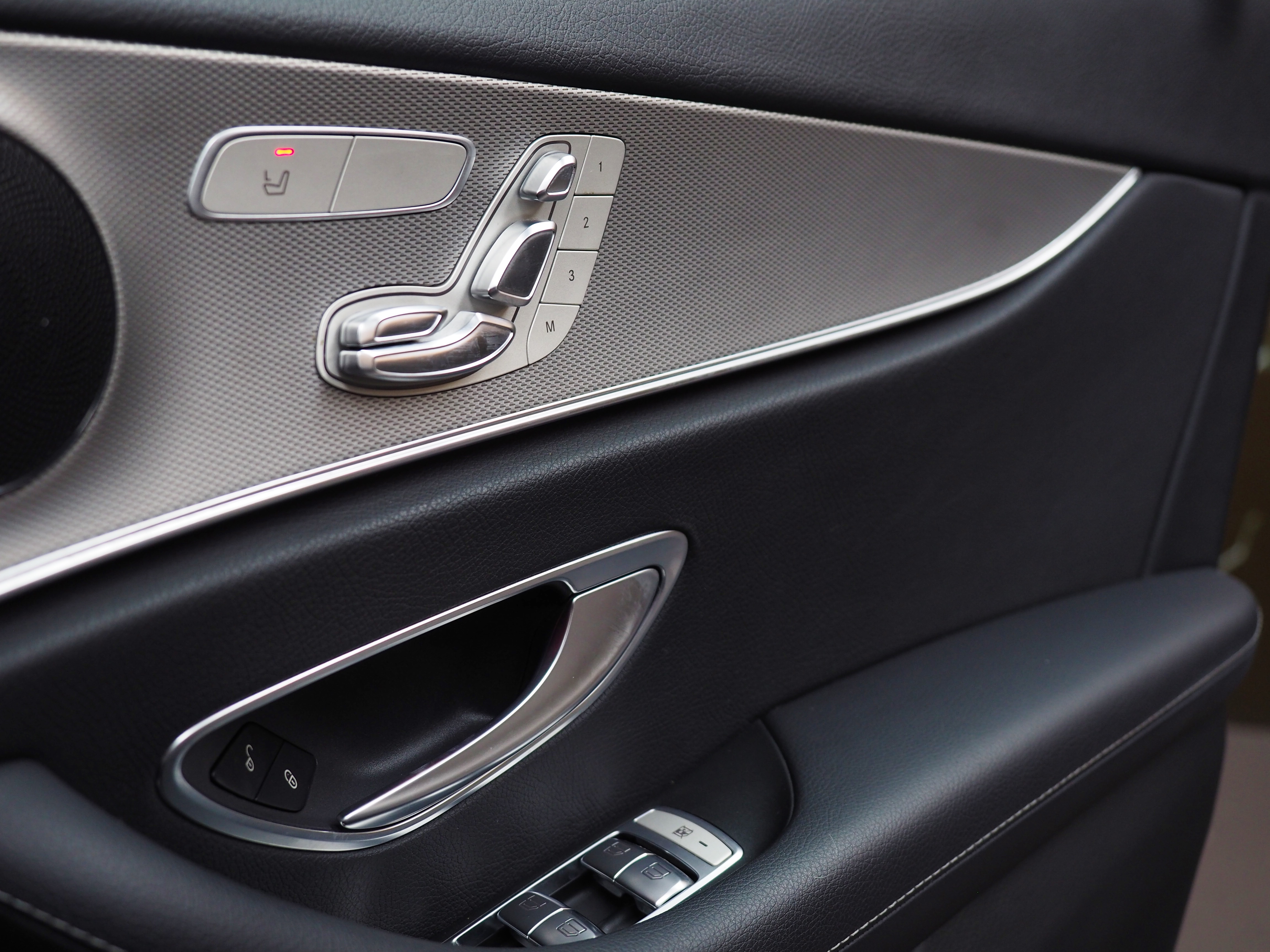 จองแล้ว E350e Avantgarde Plug In Hybrid W213