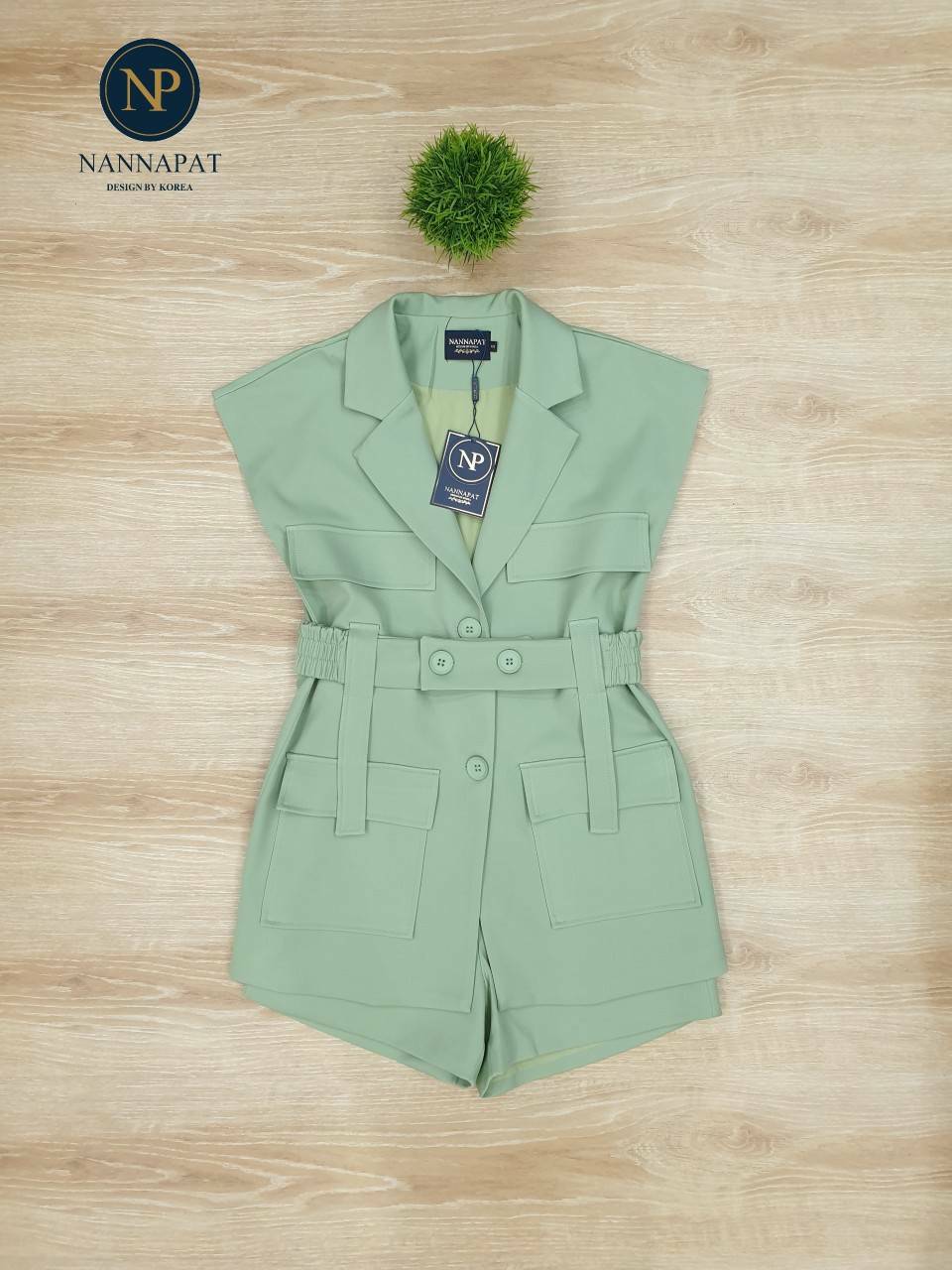 เสื้อคอปกแขนกุดกระดุมหน้า