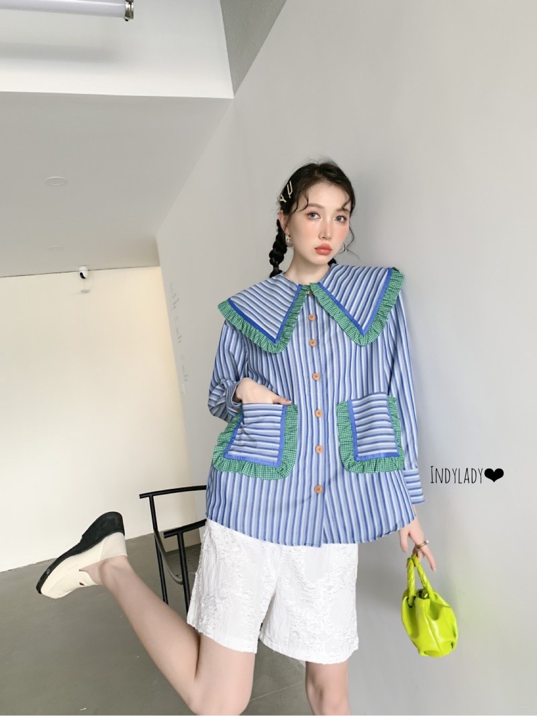 เสื้อเชิ้ตริ้ว แขนยาว คอปกใหญ่