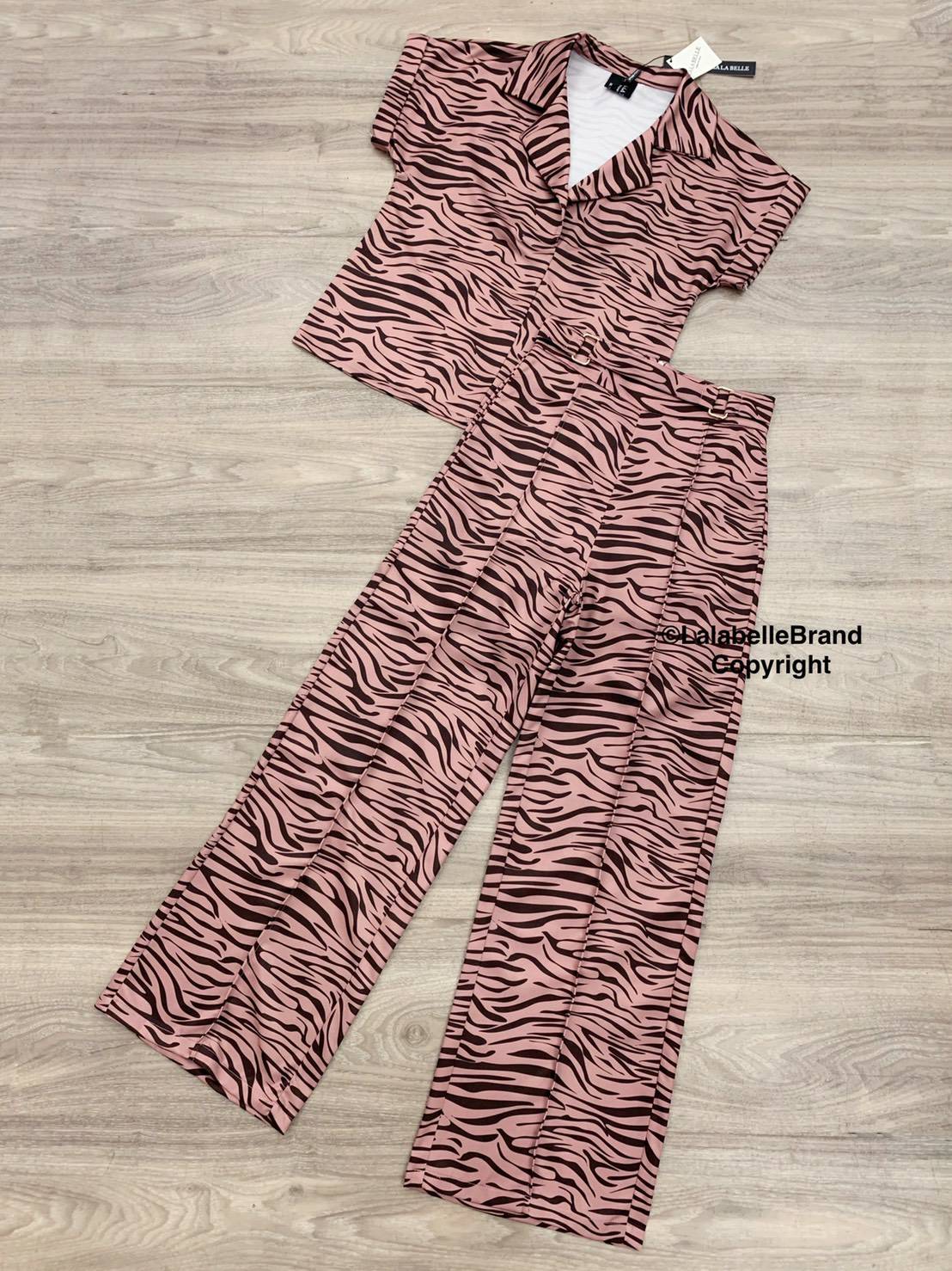 เสื้อเชิ้ตคอปกแขนสั้นมาพร้อม