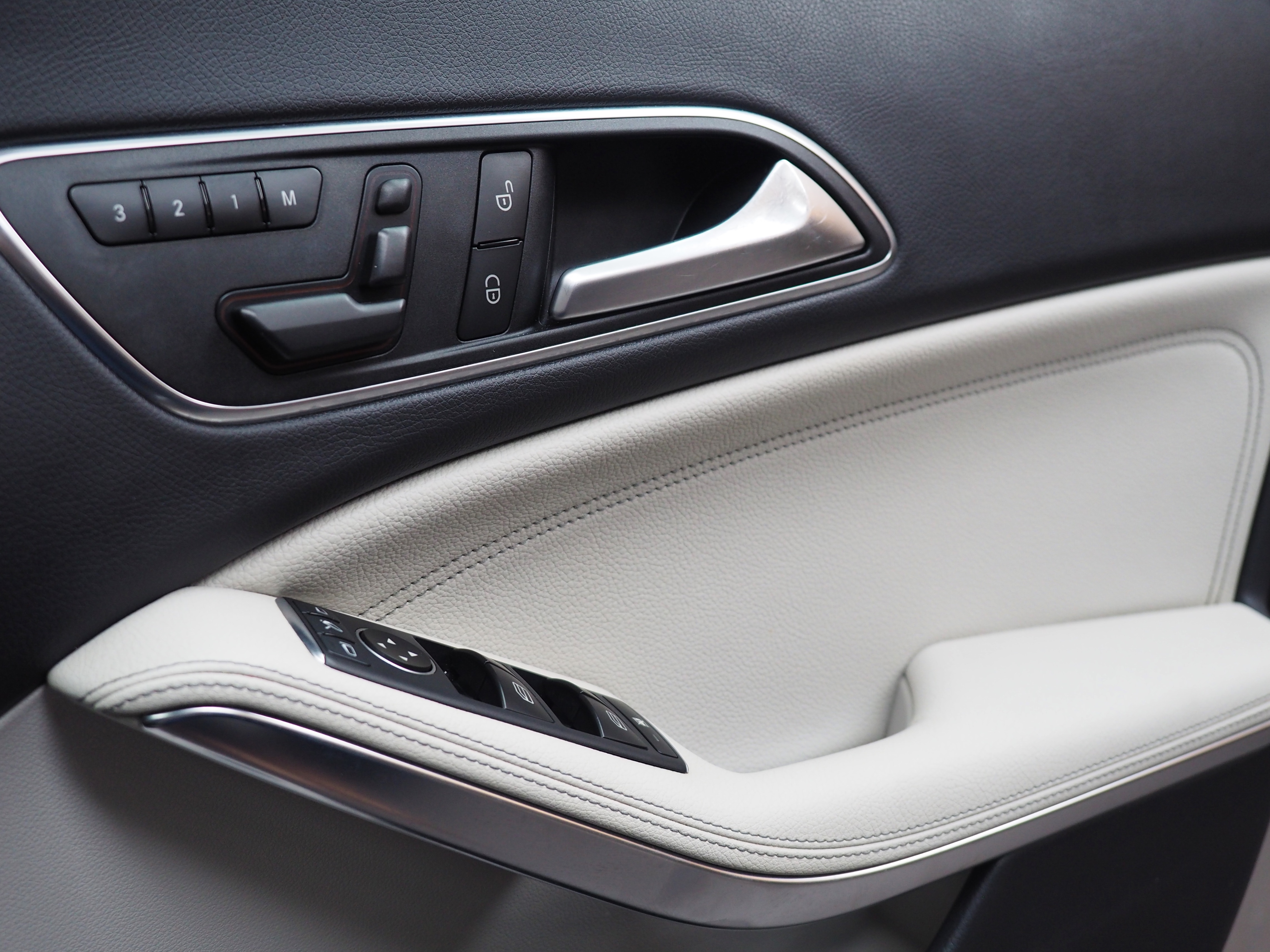 จองแล้ว CLA200 Urban W117