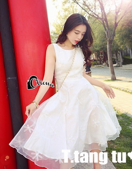 Lady Ribbon Online เสื้อผ้าออนไลน์ขายส่ง Cliona เสื้อผ้า CN05180816 Cliona Made' Embroidered 3D Snow White Ribbons Princess Dress