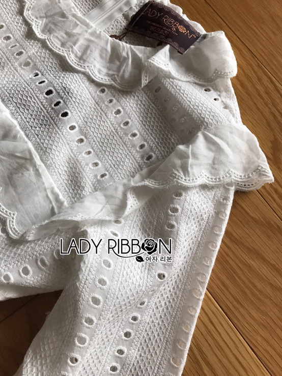 Maxi Dress เดรสยาวผ้าคอตตอนปักและฉลุลายสีขาว