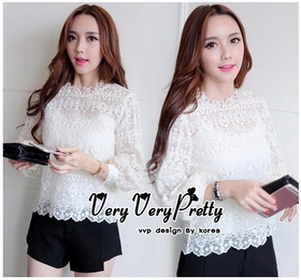 เสื้อลูกไม้แขนพองเลเยอร์สีขาว