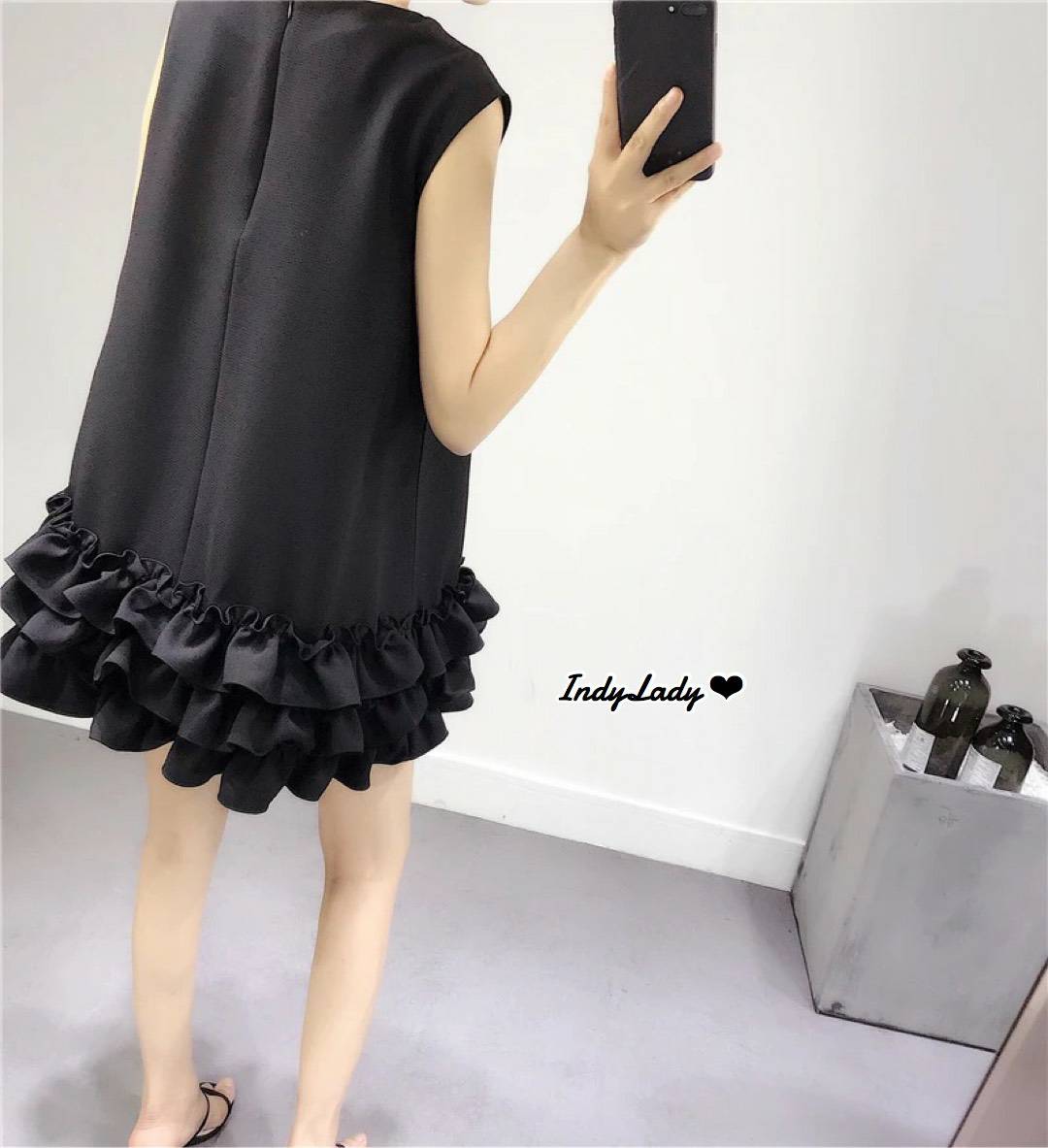 มินิเดรสแขนกุด ชายต่อระบายเป็นชั้นๆ