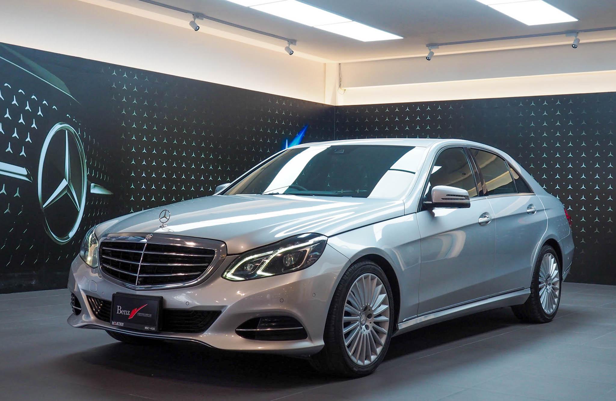 จองแล้ว E300 Bluetec Hybrid Exclusive W212
