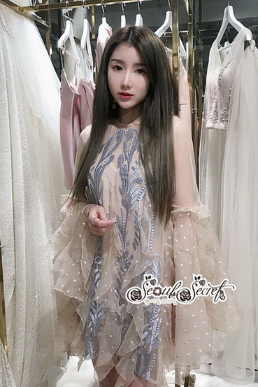 มินิเดรสสวยหรู ลุคสาวแฟชั่น