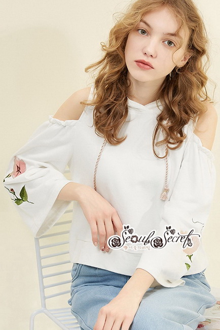 เสื้อเนื้อผ้าโฟรเวย์โทนสีขาวออฟไวท์