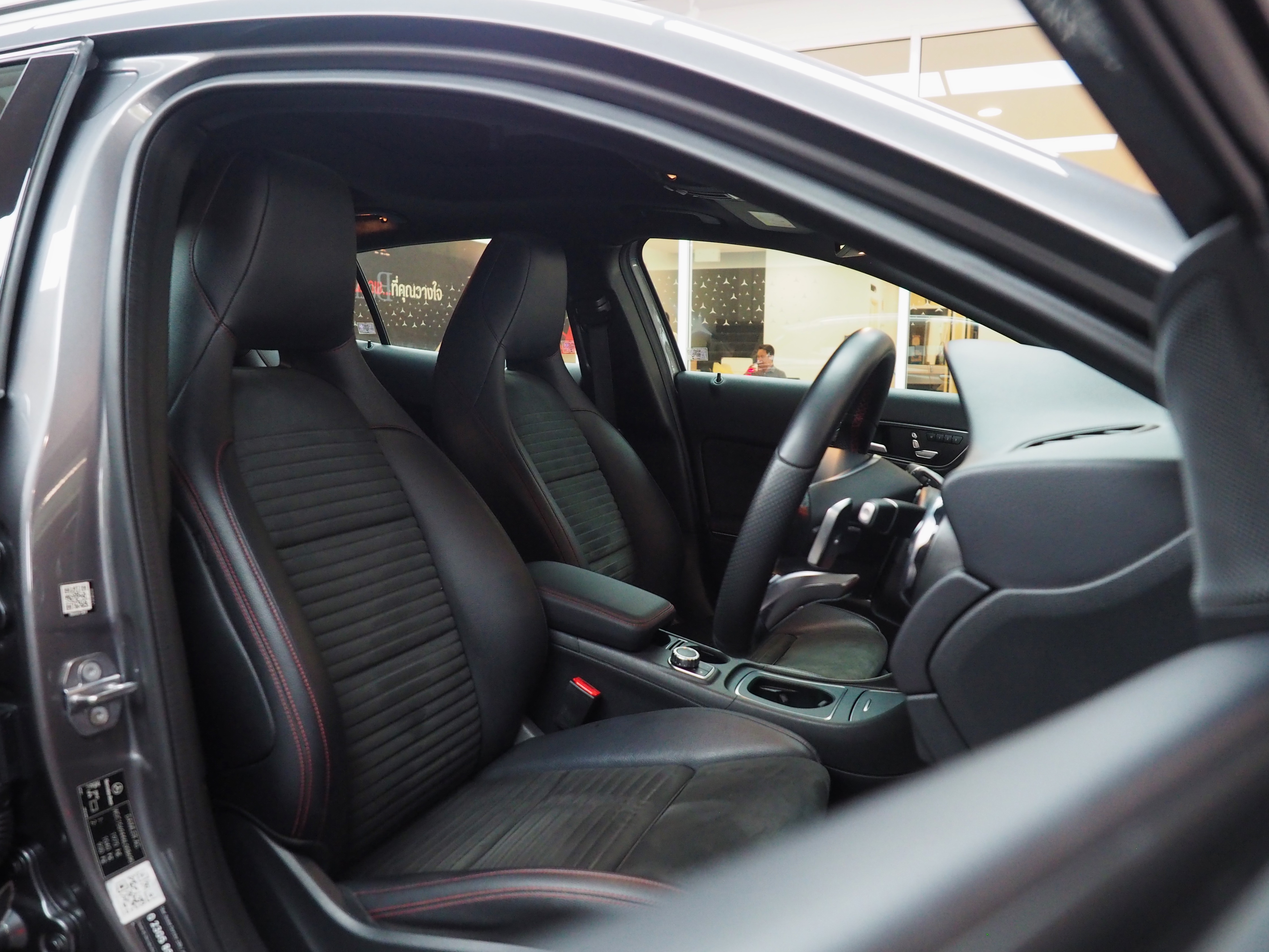 จองแล้ว GLA250 AMG Dynamic W156