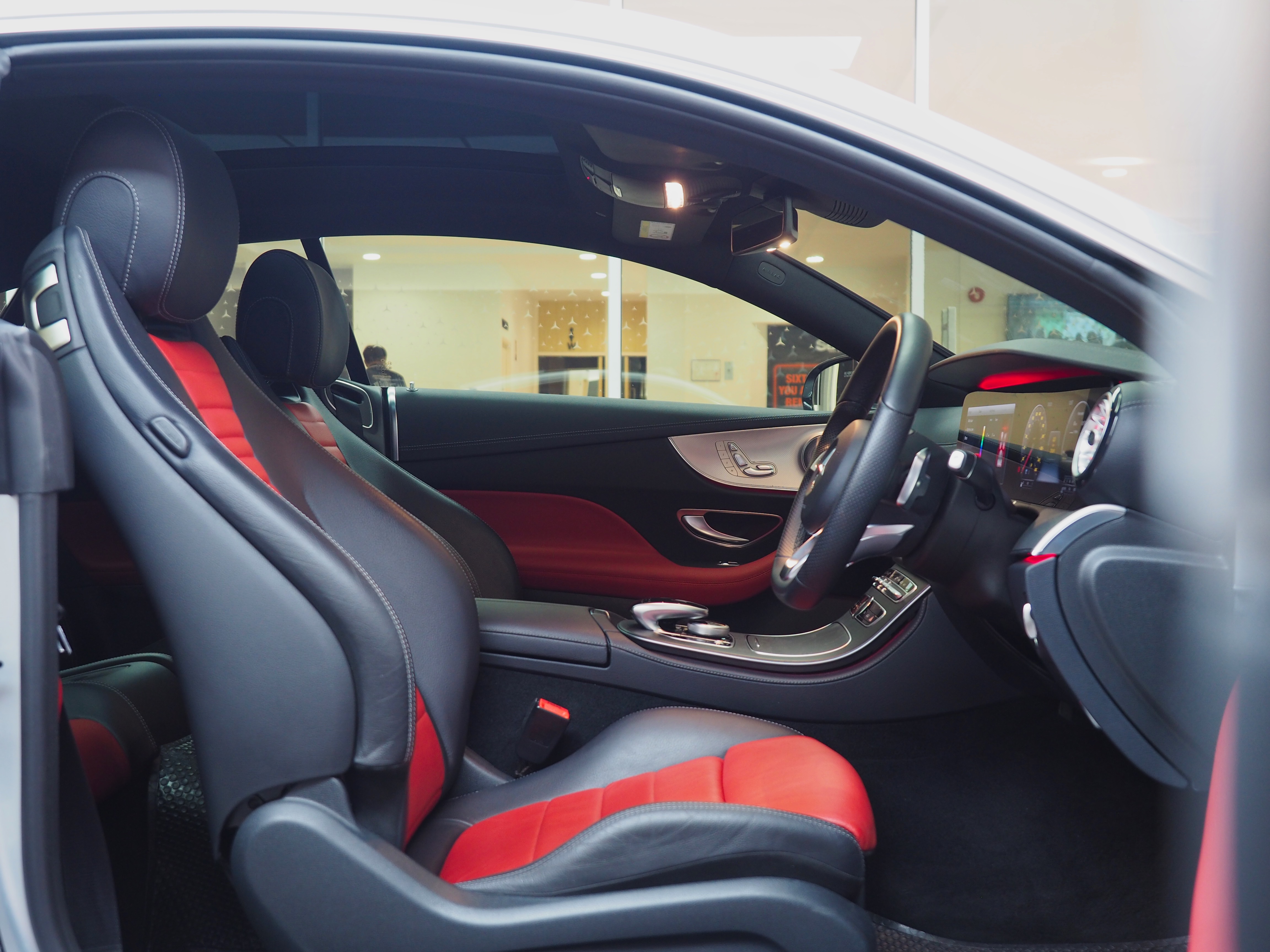 จองแล้ว E200 Coupe AMG Dynamic W238