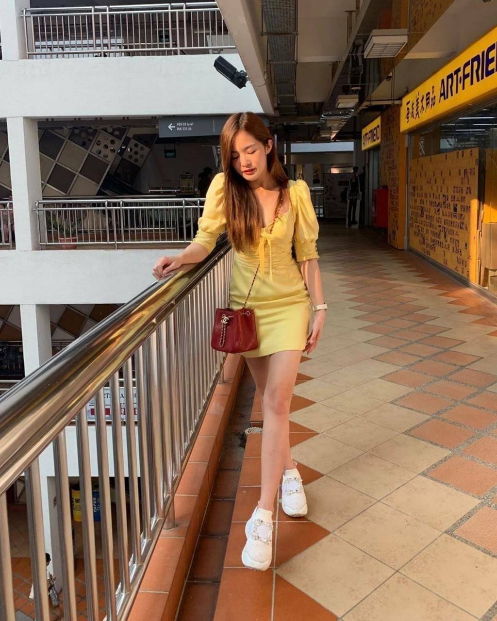 เดรสสั้นลุคคุณหนูสีเหลือง