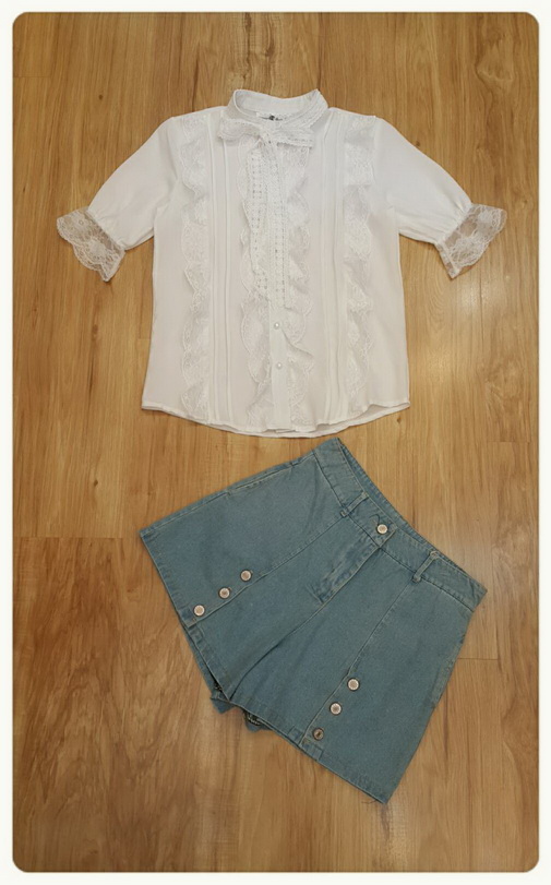 เซ็ทเสื้อกางเกงยีนส์ขาสั้นเกาหลีเสื้อผ้าชีฟองสีขาว