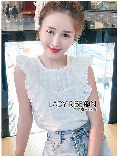 เสื้อแขนกุดผ้าคอตตอนสีขาวปักลายตกแต่งระบาย