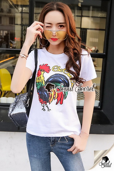 เสื้อสีขาวสปอร์ต + กางเกงสียีนส์