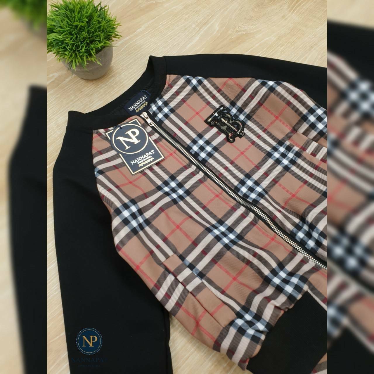 ตัวเสื้อซิปหน้า กางเกงเอวสม็อคมีเชือกผูก