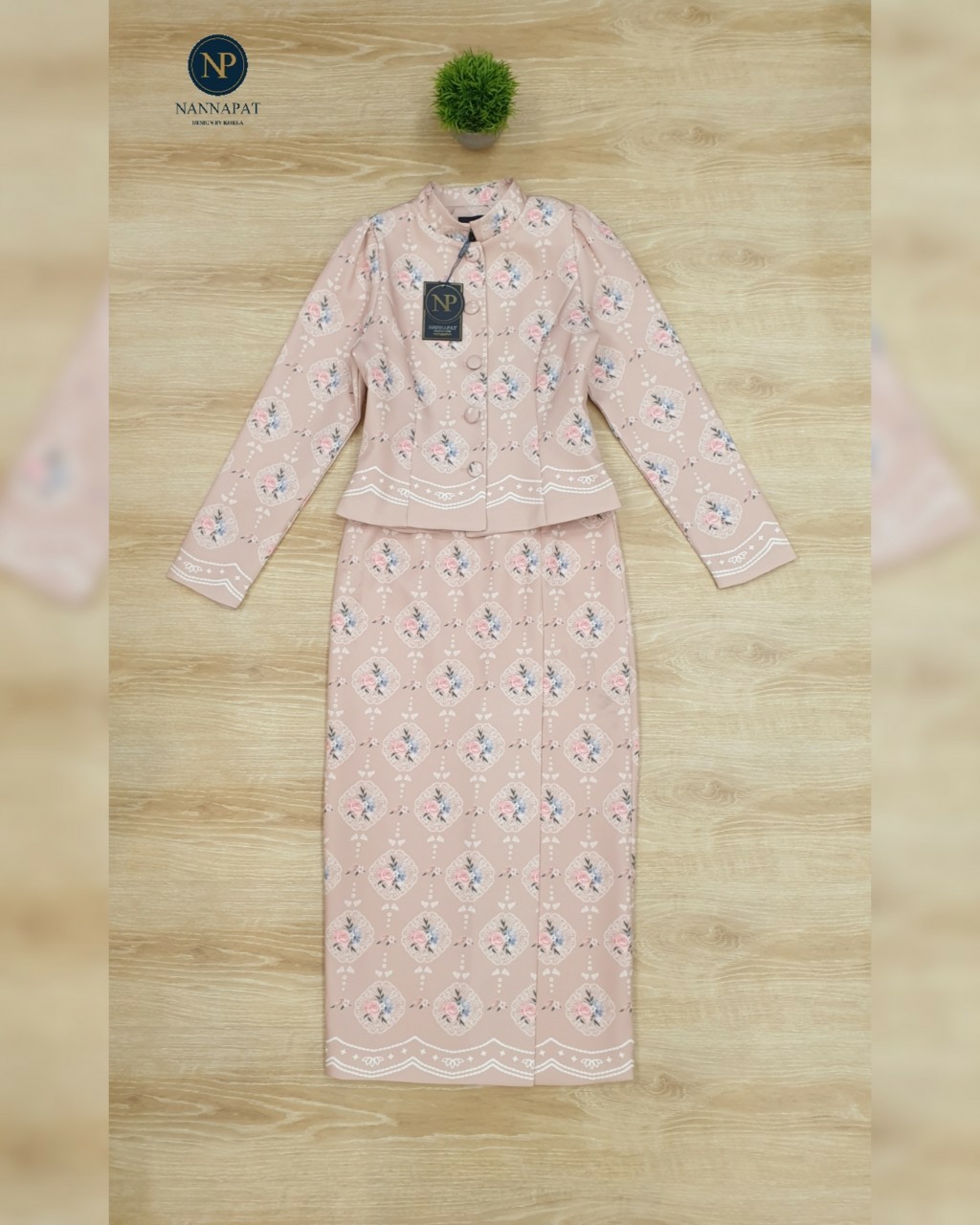 ตัวเสื้อกระดุมหน้า มีฟองน้ำที่ไหล่