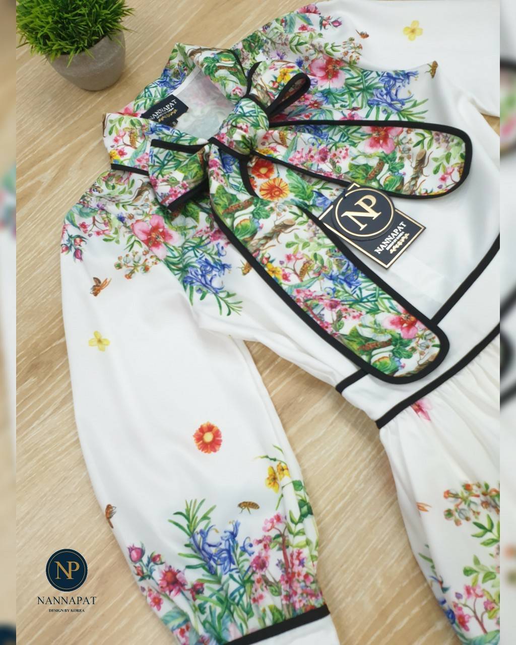 เสื้อคอปกกระดุมหน้าผูกโบว์กระโปรงยาว