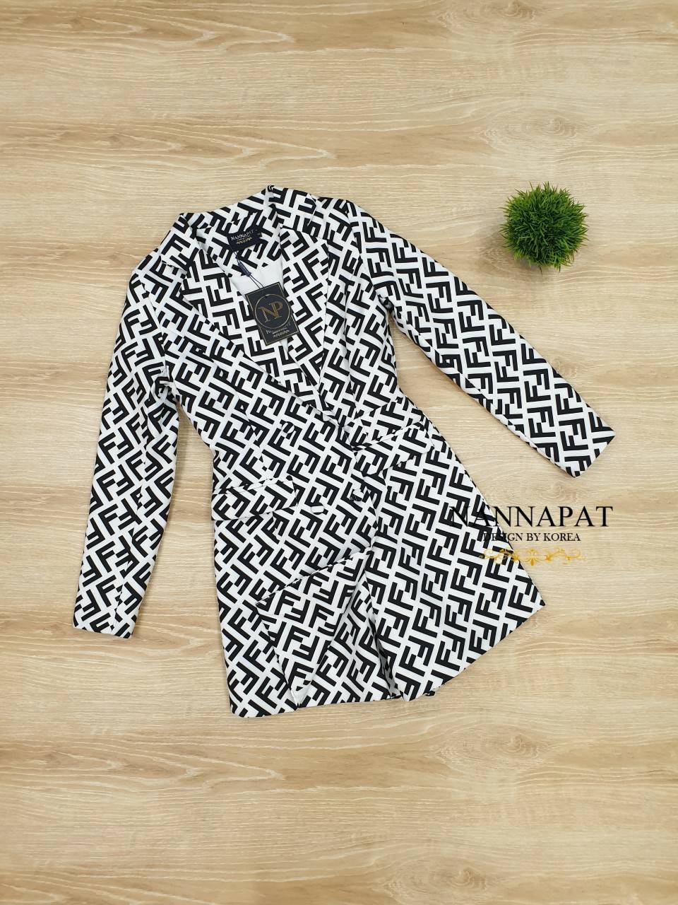 เพลสูทกระดุมหน้า เป็นกางเกงด้านใน