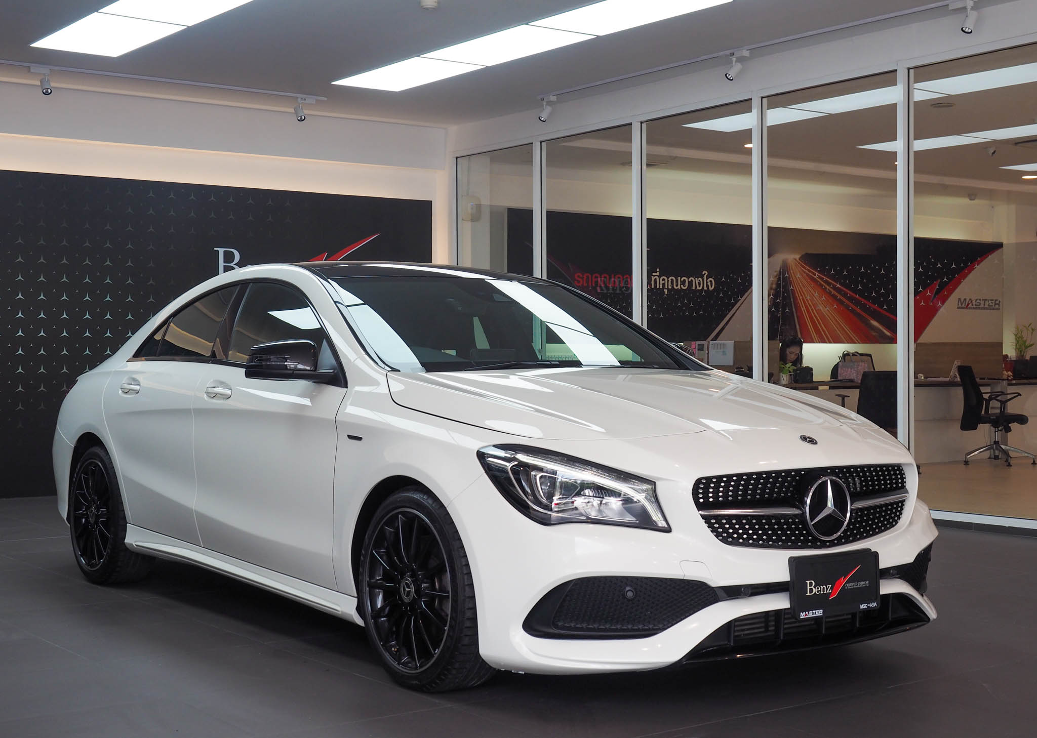 จองแล้ว CLA250 AMG Night Edition W117