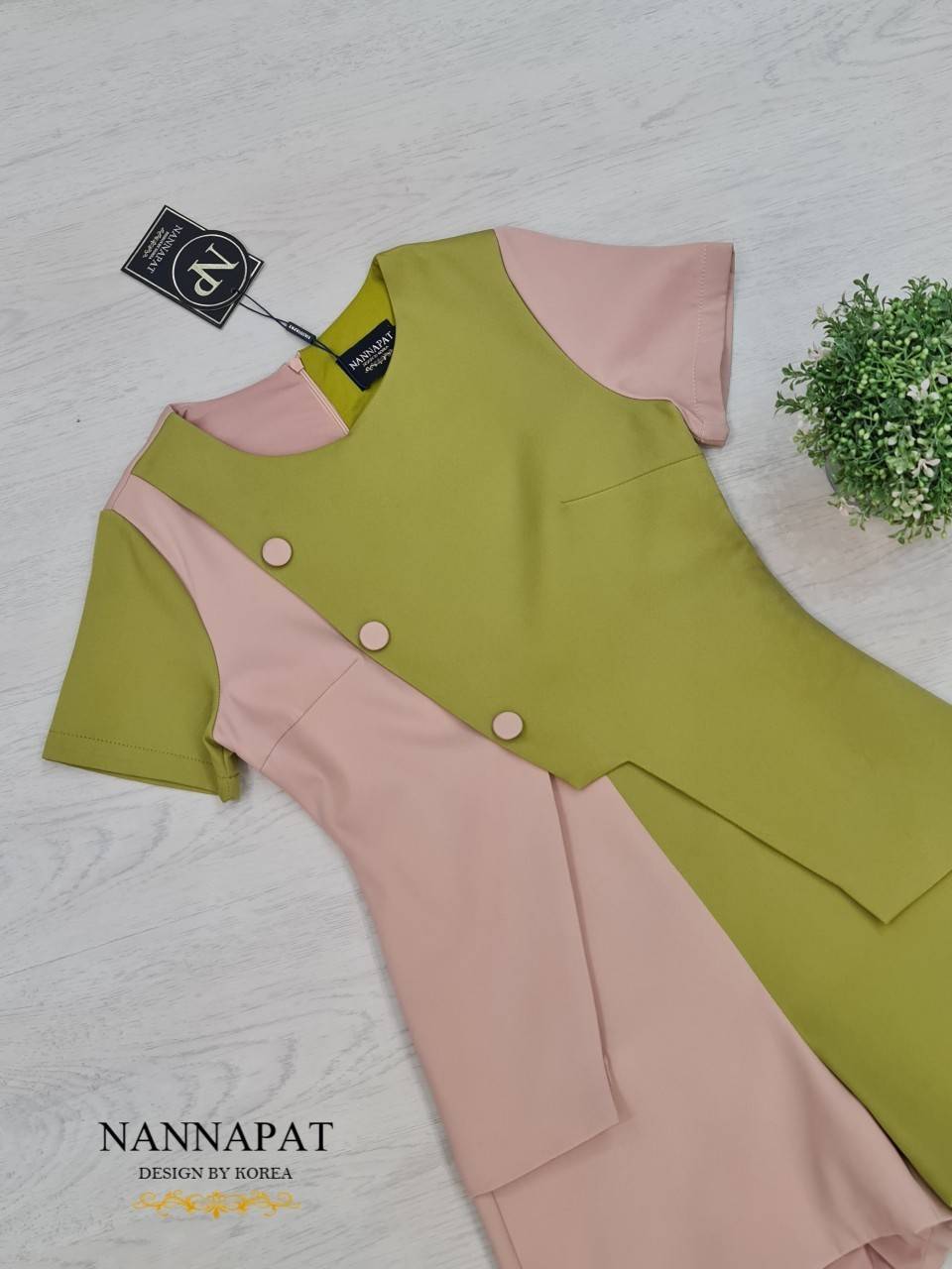 เสื้อทูโทน ซิปหลัง แต่งกระดุมข้าง