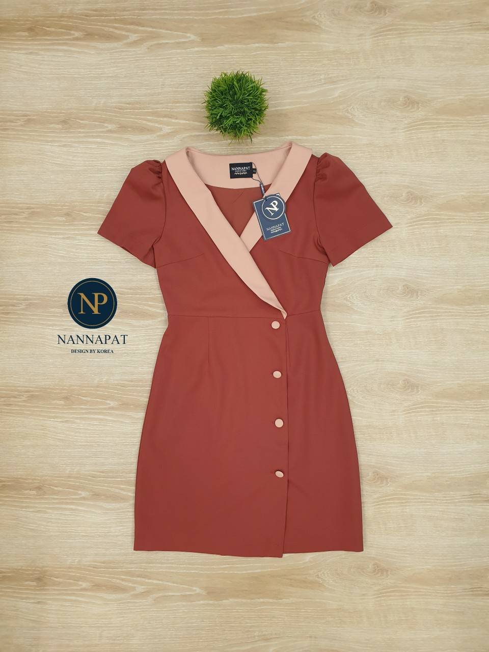 เดรสกระดุมหน้า