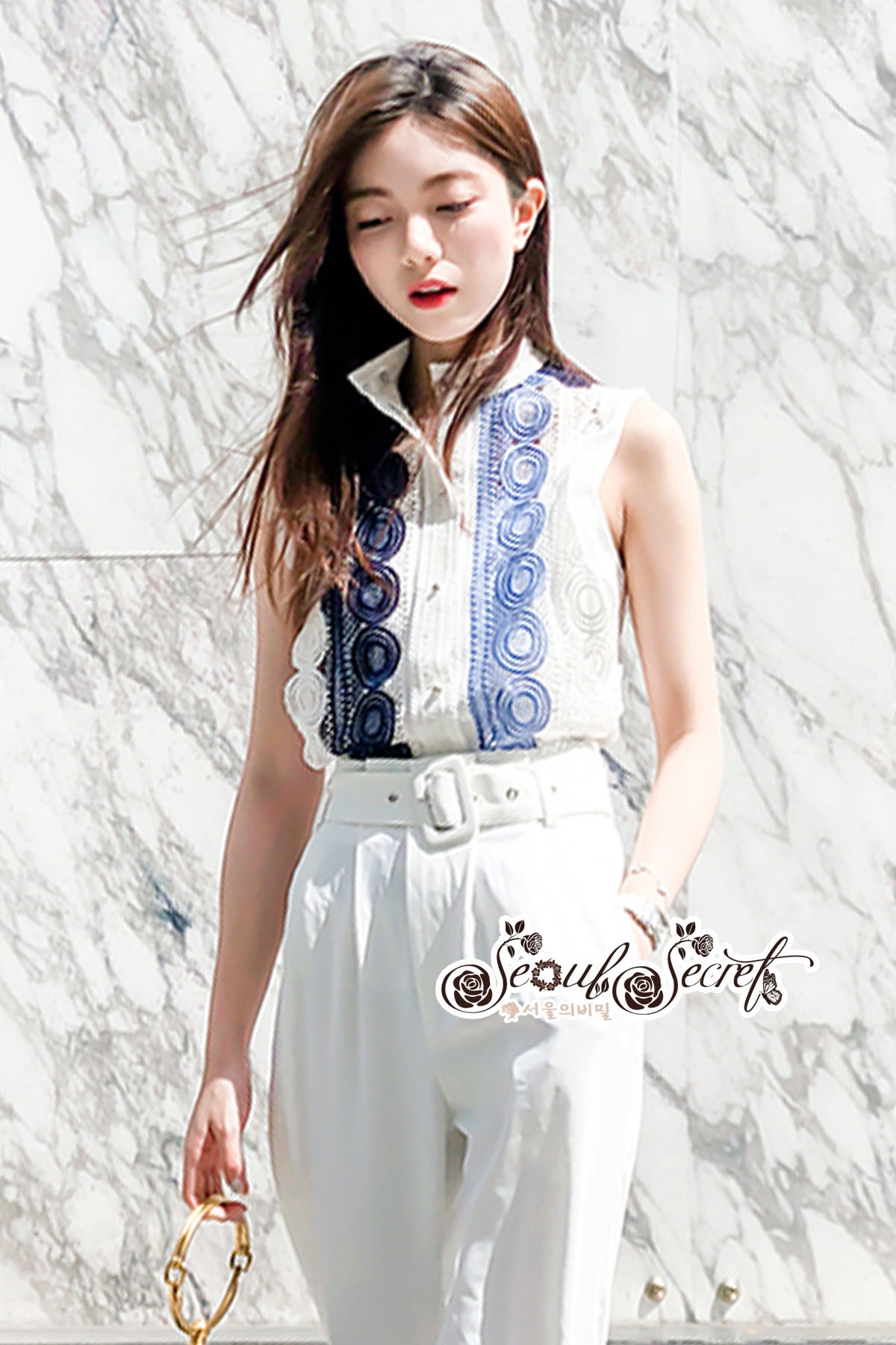ผ้าทอลายลูกไม้เล่นลายฉลุวงกลมสีทูโทนสลับฟ้าขาว