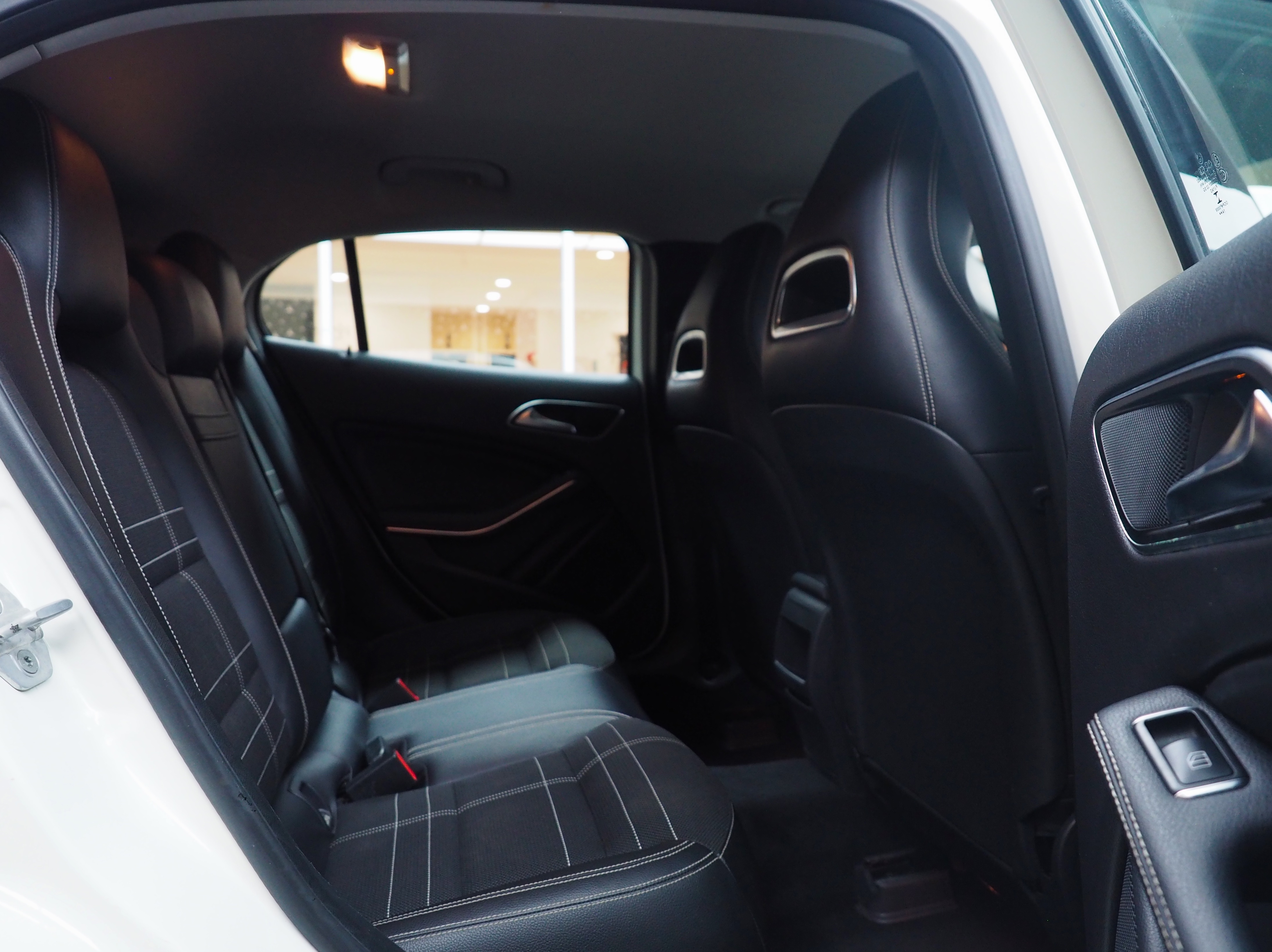 จองแล้ว GLA200 Urban W156