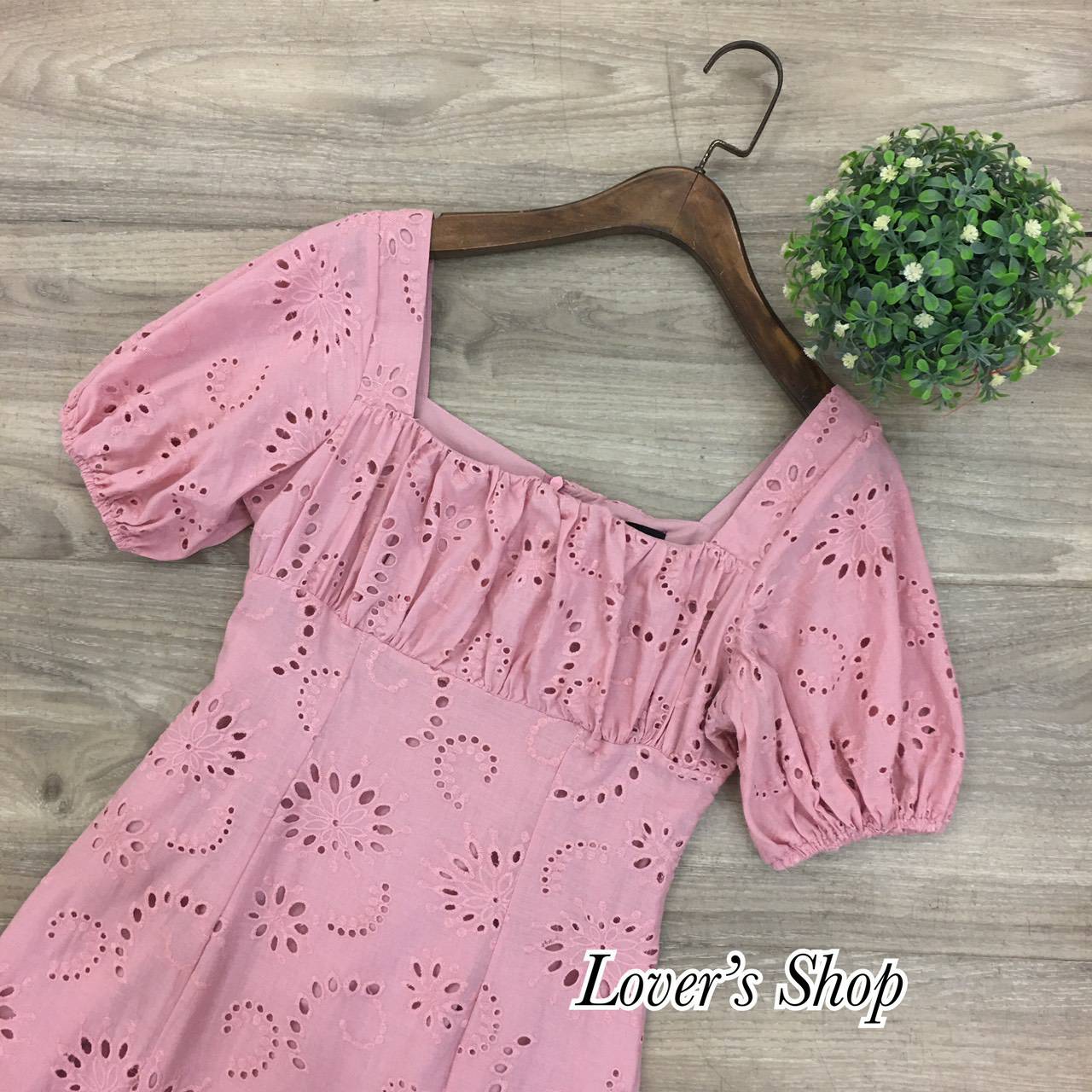 เดรสลูกไม้ทรงน่ารักชายกระโปรงผ่า