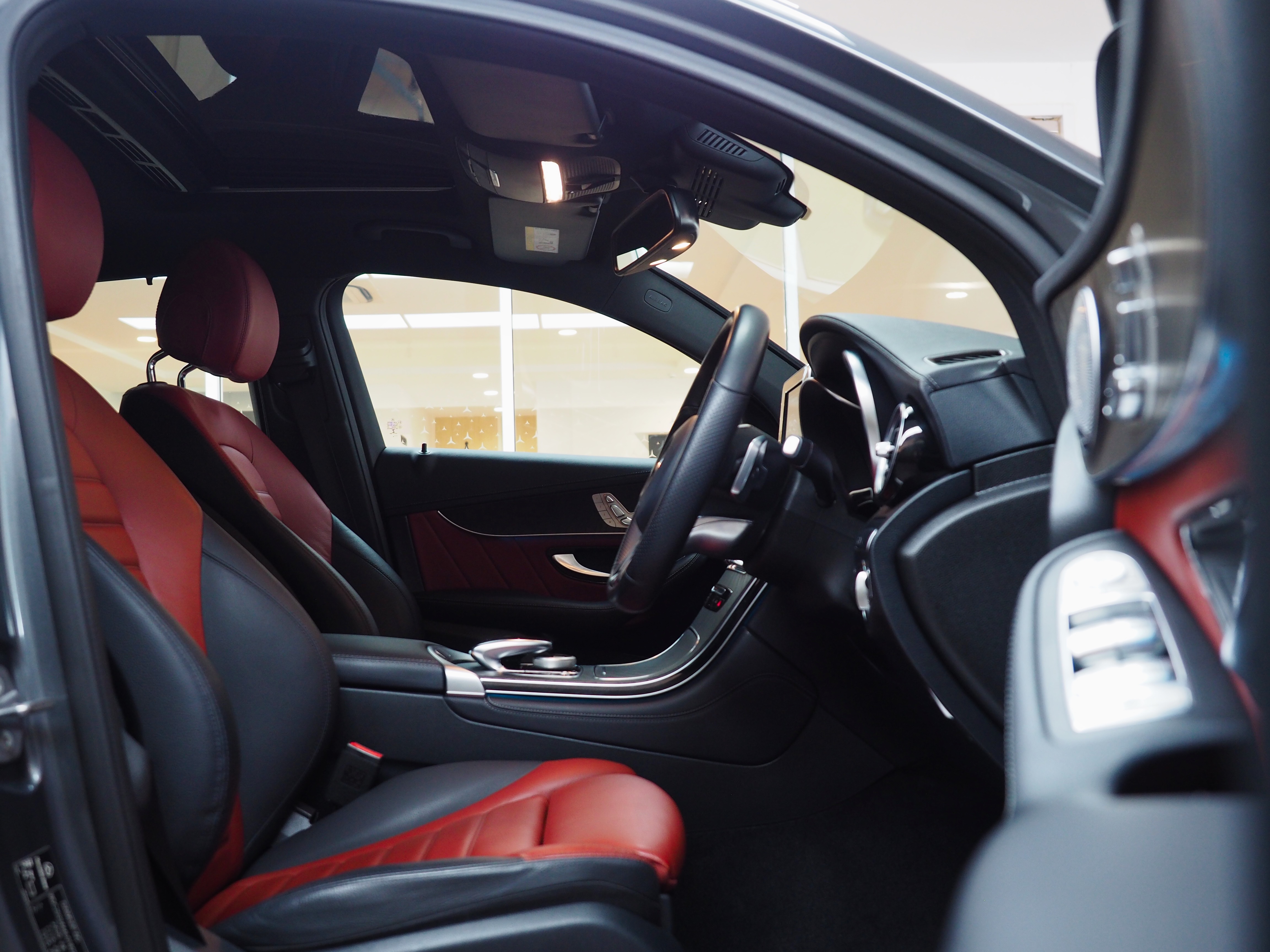 จองแล้ว GLC250 AMG Coupe 4Matic W253