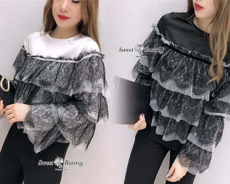 เสื้อคอกลมแขนยาว อกเป็นผ้าพื้นใช้ผ้าลูกไม้