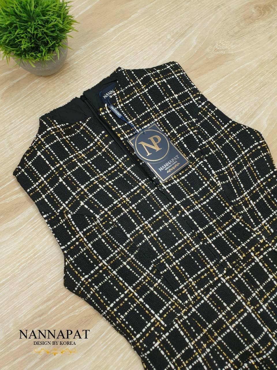 ผ้าทวิสเนื้อดี มีเทรคเชอร์สีทอง