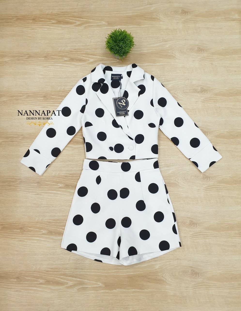 เสื้อแขนยาวกระดุมหน้า กางเกงขาสั้น