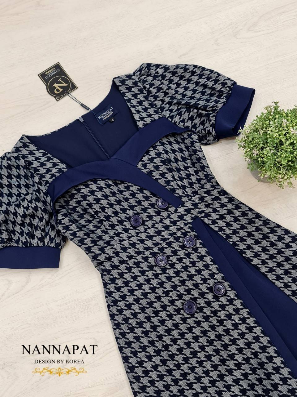 เพลสูทเหมือนเดรส ด้านในเป็นกางเกง