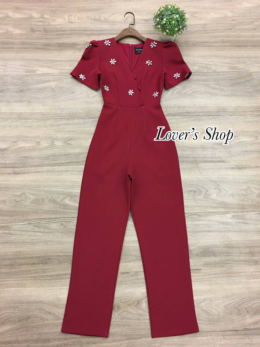 จั้มสูทกางเกงขายาวสีแดง