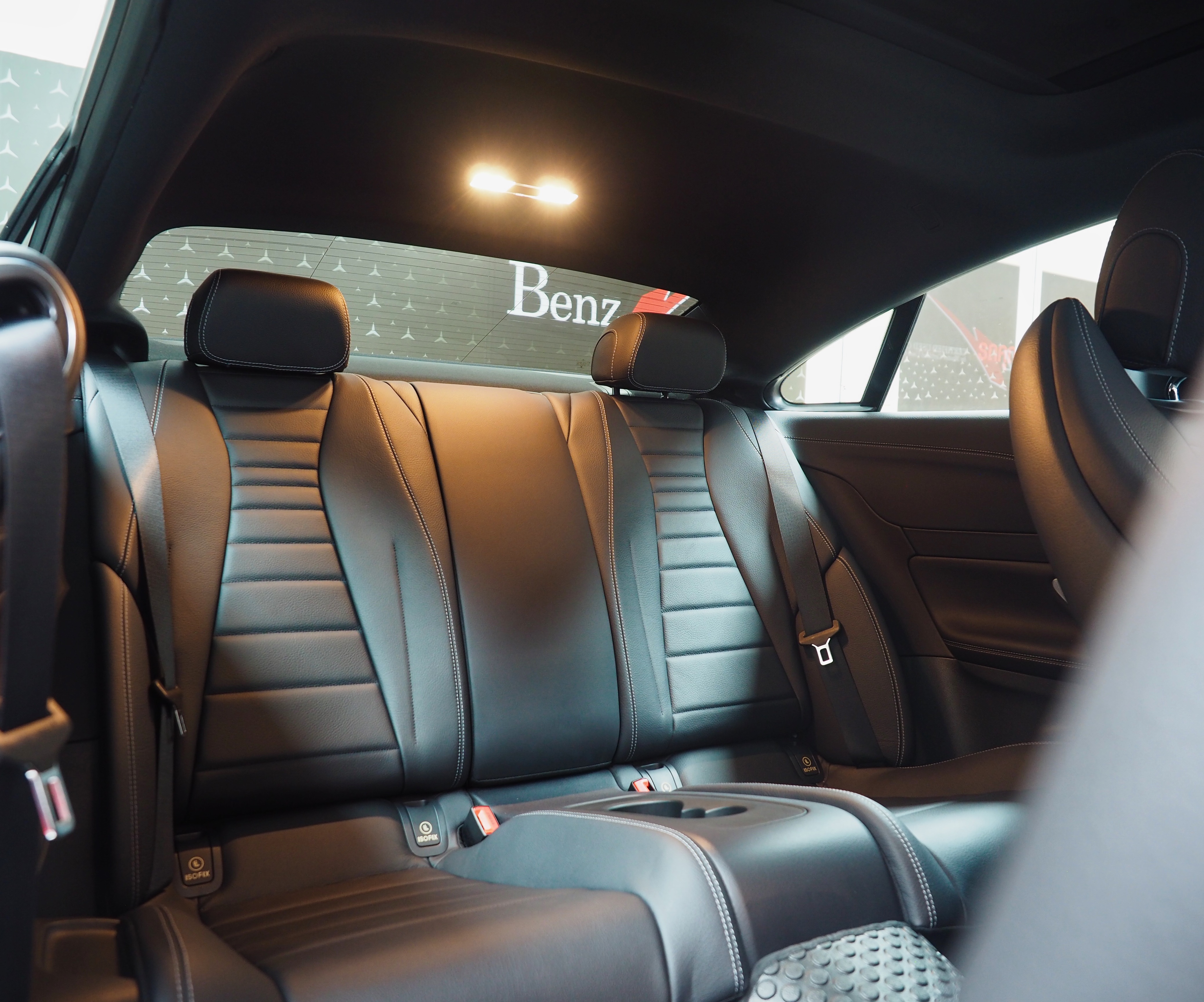 จองแล้ว E200 Coupe AMG Dynamic W238