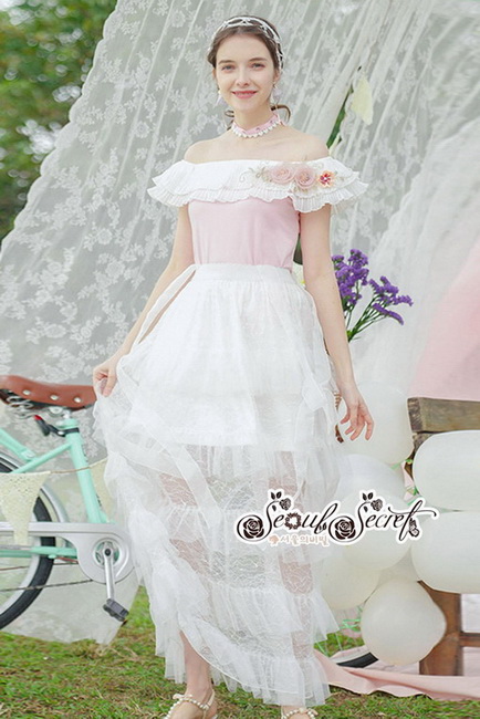 เสื้อหวานๆทรงเปิดไหล่เนื้อผ้ายืดสีชมพูอ่อนผ้ายืด