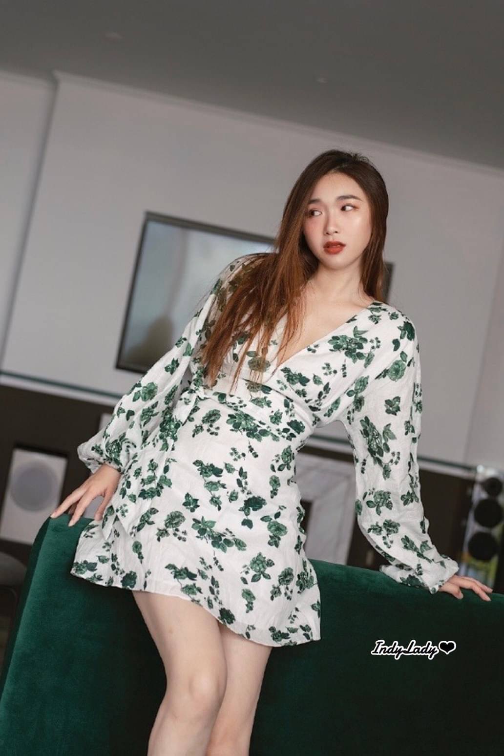 Dress สั้น คอวี แขนยาว