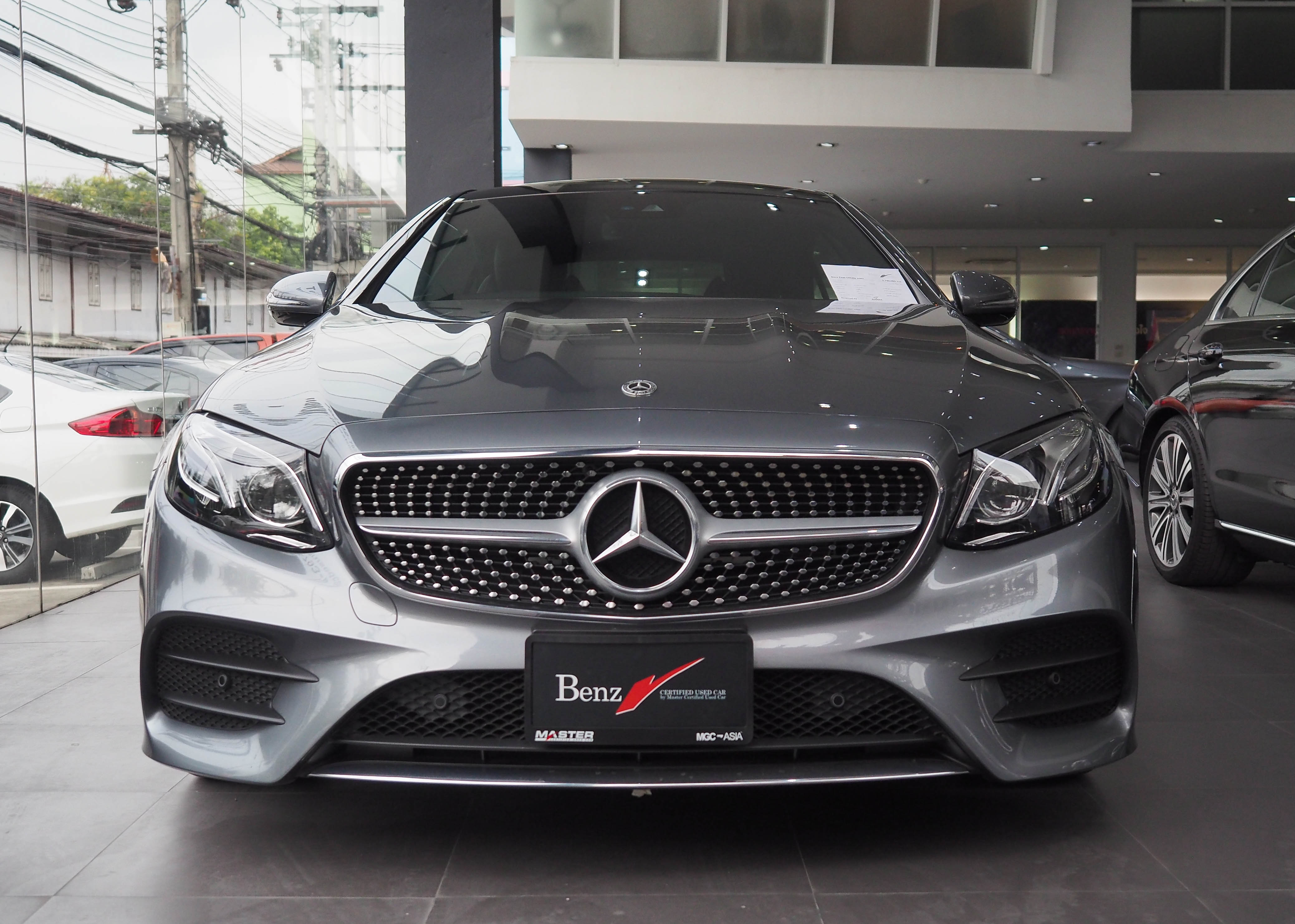 จองแล้ว E200 Coupe AMG Dynamic W238