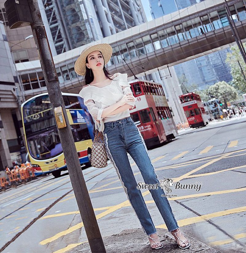 เสื้อพร้อมกางเกงยีนส์เสื้อผ้าสีขาว