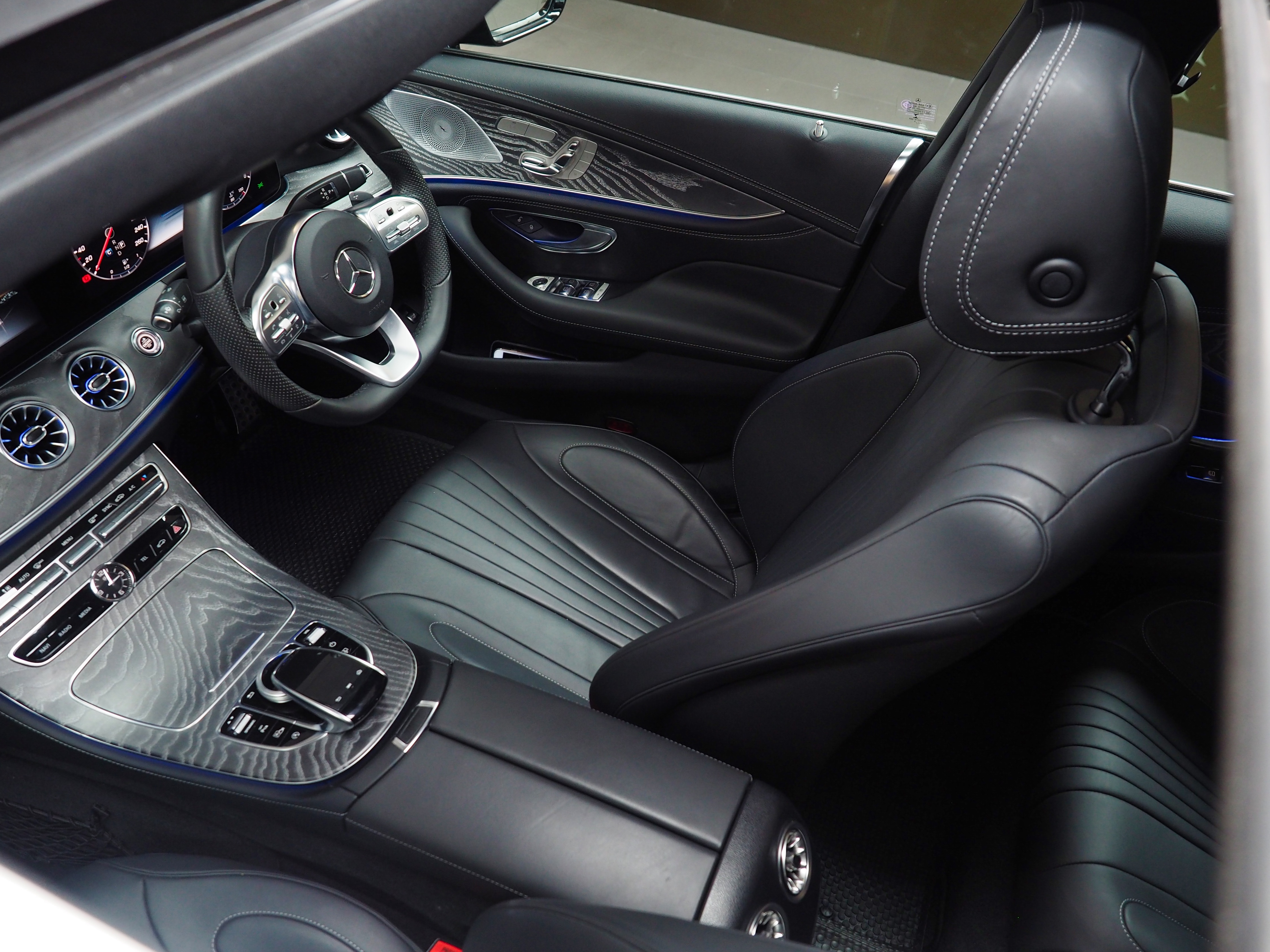 จองแล้ว CLS300d AMG Premium W257