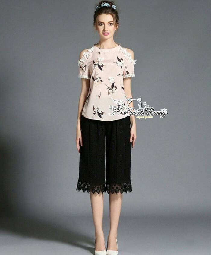 SW15010916 Sweet Bunny Present... Cold Shoulder Floral Blouse And Lace Pants Set ชุดเซ็ทเสื้อ+กางเกงลูกไม้