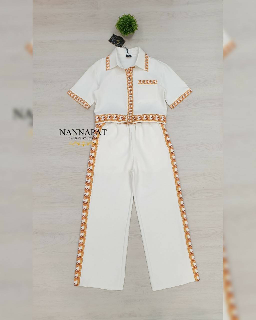 เสื้อกระดุมหน้า มีกระเป๋า กางเกงขาบาน