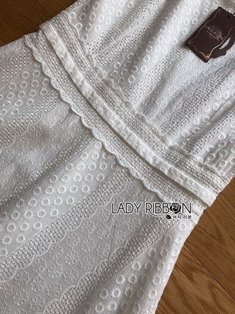 เดรสผ้าคอตตอนสีขาวทรงคอสูง