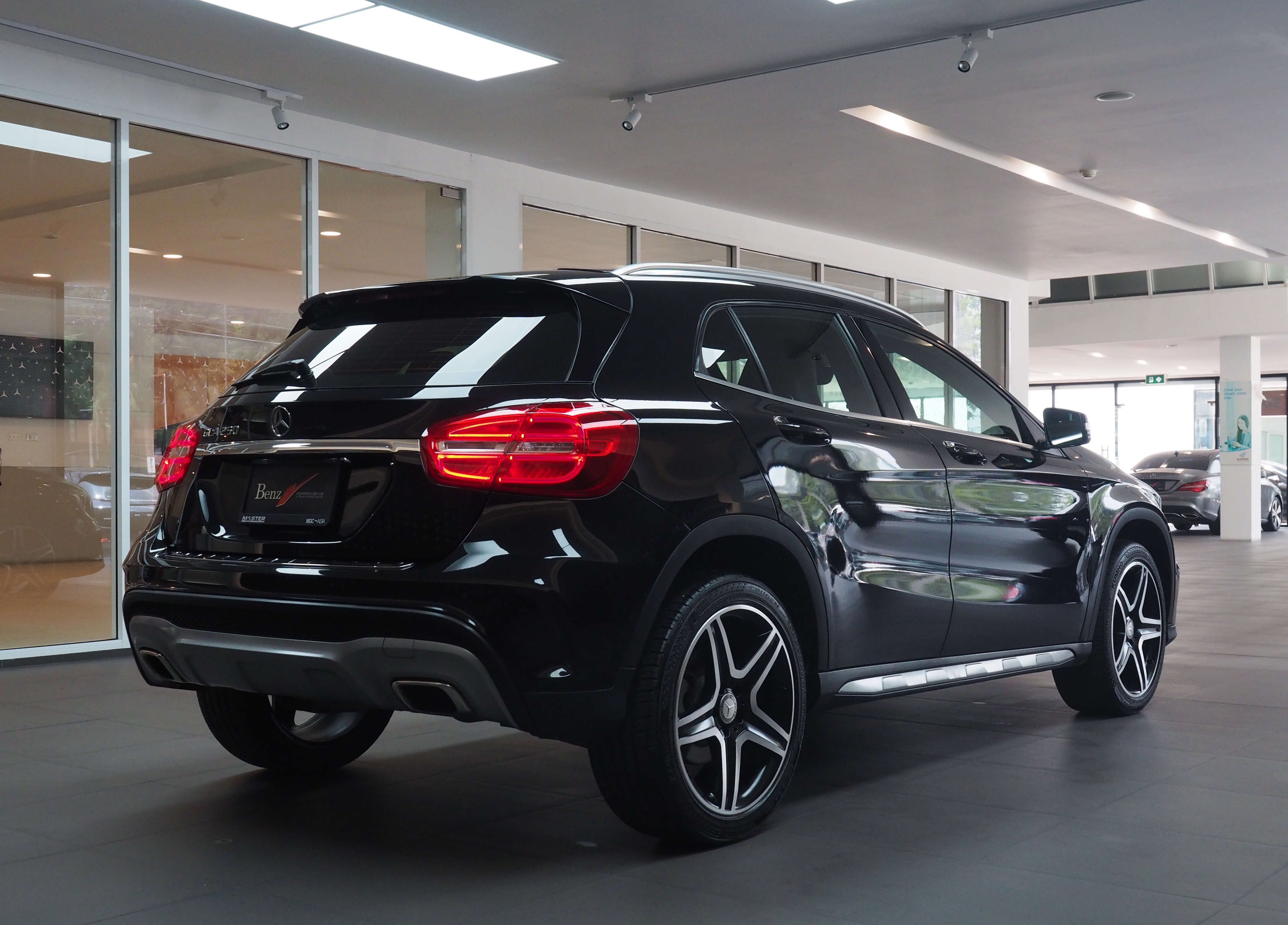 จองแล้ว GLA250 AMG Dynamic W156