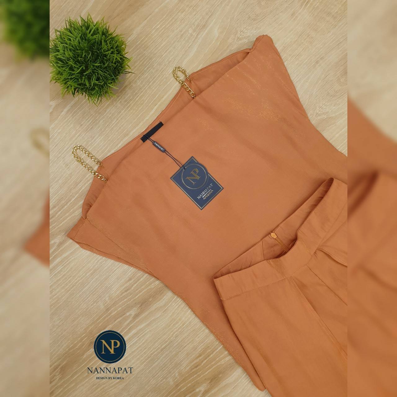 เสื้อสวมหัวไหล่โซ่ต่างระดับกางเกงขายาว